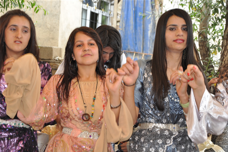 Yüksekova'da 23-24 Temmuz 2011 tarihlerinde evlenen bazı çiftleri sizler için sayfamıza taşıdık. Yüksekova Güncel Ailesi olarak tüm çiftlerimize mutluluklar diliyoruz...