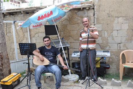 Yüksekova'da 23-24 Temmuz 2011 tarihlerinde evlenen bazı çiftleri sizler için sayfamıza taşıdık. Yüksekova Güncel Ailesi olarak tüm çiftlerimize mutluluklar diliyoruz...