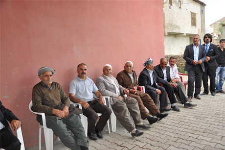 Yüksekova'da 23-24 Temmuz 2011 tarihlerinde evlenen bazı çiftleri sizler için sayfamıza taşıdık. Yüksekova Güncel Ailesi olarak tüm çiftlerimize mutluluklar diliyoruz...