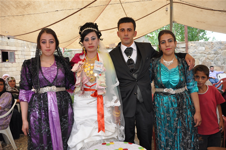 Yüksekova'da 23-24 Temmuz 2011 tarihlerinde evlenen bazı çiftleri sizler için sayfamıza taşıdık. Yüksekova Güncel Ailesi olarak tüm çiftlerimize mutluluklar diliyoruz...