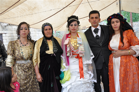 Yüksekova'da 23-24 Temmuz 2011 tarihlerinde evlenen bazı çiftleri sizler için sayfamıza taşıdık. Yüksekova Güncel Ailesi olarak tüm çiftlerimize mutluluklar diliyoruz...