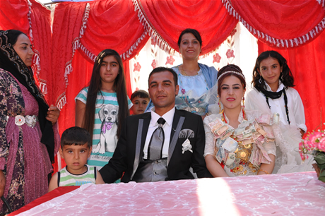 Yüksekova'da 23-24 Temmuz 2011 tarihlerinde evlenen bazı çiftleri sizler için sayfamıza taşıdık. Yüksekova Güncel Ailesi olarak tüm çiftlerimize mutluluklar diliyoruz...