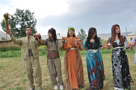 Yüksekova'da 23-24 Temmuz 2011 tarihlerinde evlenen bazı çiftleri sizler için sayfamıza taşıdık. Yüksekova Güncel Ailesi olarak tüm çiftlerimize mutluluklar diliyoruz...