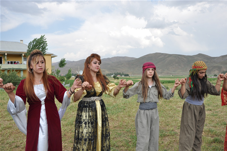 Yüksekova'da 23-24 Temmuz 2011 tarihlerinde evlenen bazı çiftleri sizler için sayfamıza taşıdık. Yüksekova Güncel Ailesi olarak tüm çiftlerimize mutluluklar diliyoruz...