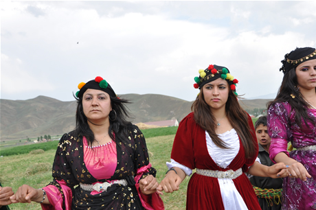 Yüksekova'da 23-24 Temmuz 2011 tarihlerinde evlenen bazı çiftleri sizler için sayfamıza taşıdık. Yüksekova Güncel Ailesi olarak tüm çiftlerimize mutluluklar diliyoruz...