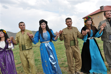 Yüksekova'da 23-24 Temmuz 2011 tarihlerinde evlenen bazı çiftleri sizler için sayfamıza taşıdık. Yüksekova Güncel Ailesi olarak tüm çiftlerimize mutluluklar diliyoruz...
