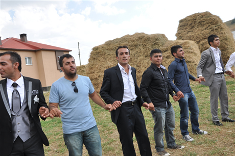 Yüksekova'da 23-24 Temmuz 2011 tarihlerinde evlenen bazı çiftleri sizler için sayfamıza taşıdık. Yüksekova Güncel Ailesi olarak tüm çiftlerimize mutluluklar diliyoruz...