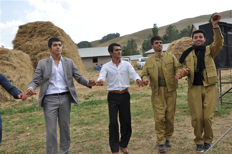 Yüksekova'da 23-24 Temmuz 2011 tarihlerinde evlenen bazı çiftleri sizler için sayfamıza taşıdık. Yüksekova Güncel Ailesi olarak tüm çiftlerimize mutluluklar diliyoruz...