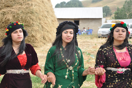 Yüksekova'da 23-24 Temmuz 2011 tarihlerinde evlenen bazı çiftleri sizler için sayfamıza taşıdık. Yüksekova Güncel Ailesi olarak tüm çiftlerimize mutluluklar diliyoruz...