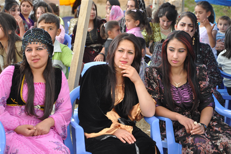 Yüksekova'da 23-24 Temmuz 2011 tarihlerinde evlenen bazı çiftleri sizler için sayfamıza taşıdık. Yüksekova Güncel Ailesi olarak tüm çiftlerimize mutluluklar diliyoruz...