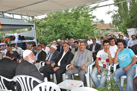 Yüksekova'da 23-24 Temmuz 2011 tarihlerinde evlenen bazı çiftleri sizler için sayfamıza taşıdık. Yüksekova Güncel Ailesi olarak tüm çiftlerimize mutluluklar diliyoruz...