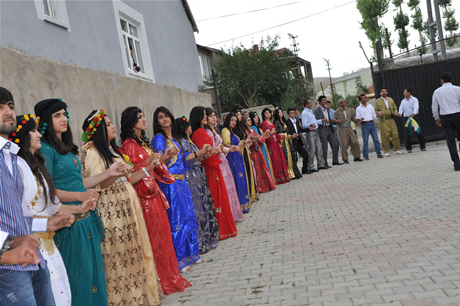 Yüksekova'da 23-24 Temmuz 2011 tarihlerinde evlenen bazı çiftleri sizler için sayfamıza taşıdık. Yüksekova Güncel Ailesi olarak tüm çiftlerimize mutluluklar diliyoruz...