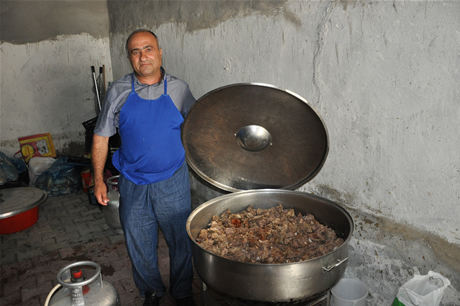 Yüksekova'da 23-24 Temmuz 2011 tarihlerinde evlenen bazı çiftleri sizler için sayfamıza taşıdık. Yüksekova Güncel Ailesi olarak tüm çiftlerimize mutluluklar diliyoruz...