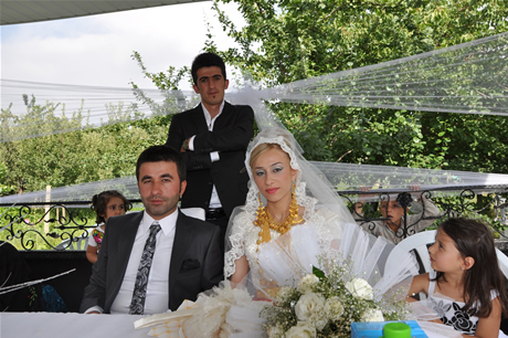 Yüksekova'da 23-24 Temmuz 2011 tarihlerinde evlenen bazı çiftleri sizler için sayfamıza taşıdık. Yüksekova Güncel Ailesi olarak tüm çiftlerimize mutluluklar diliyoruz...