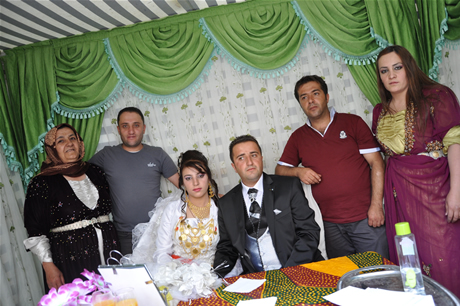 Yüksekova'da 23-24 Temmuz 2011 tarihlerinde evlenen bazı çiftleri sizler için sayfamıza taşıdık. Yüksekova Güncel Ailesi olarak tüm çiftlerimize mutluluklar diliyoruz...