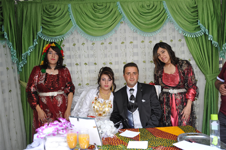 Yüksekova'da 23-24 Temmuz 2011 tarihlerinde evlenen bazı çiftleri sizler için sayfamıza taşıdık. Yüksekova Güncel Ailesi olarak tüm çiftlerimize mutluluklar diliyoruz...