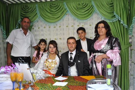 Yüksekova'da 23-24 Temmuz 2011 tarihlerinde evlenen bazı çiftleri sizler için sayfamıza taşıdık. Yüksekova Güncel Ailesi olarak tüm çiftlerimize mutluluklar diliyoruz...