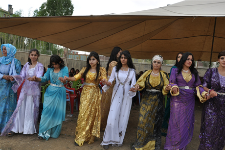 Yüksekova'da 23-24 Temmuz 2011 tarihlerinde evlenen bazı çiftleri sizler için sayfamıza taşıdık. Yüksekova Güncel Ailesi olarak tüm çiftlerimize mutluluklar diliyoruz...