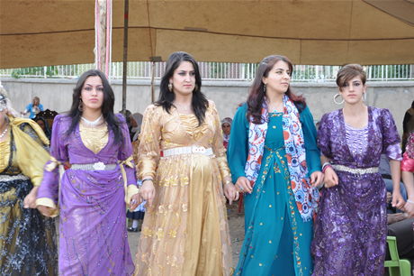 Yüksekova'da 23-24 Temmuz 2011 tarihlerinde evlenen bazı çiftleri sizler için sayfamıza taşıdık. Yüksekova Güncel Ailesi olarak tüm çiftlerimize mutluluklar diliyoruz...