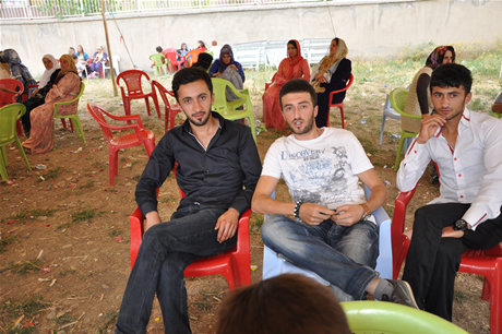 Yüksekova'da 23-24 Temmuz 2011 tarihlerinde evlenen bazı çiftleri sizler için sayfamıza taşıdık. Yüksekova Güncel Ailesi olarak tüm çiftlerimize mutluluklar diliyoruz...