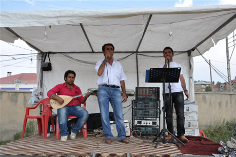 Yüksekova'da 23-24 Temmuz 2011 tarihlerinde evlenen bazı çiftleri sizler için sayfamıza taşıdık. Yüksekova Güncel Ailesi olarak tüm çiftlerimize mutluluklar diliyoruz...