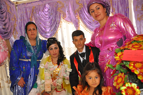 Yüksekova'da 23-24 Temmuz 2011 tarihlerinde evlenen bazı çiftleri sizler için sayfamıza taşıdık. Yüksekova Güncel Ailesi olarak tüm çiftlerimize mutluluklar diliyoruz...