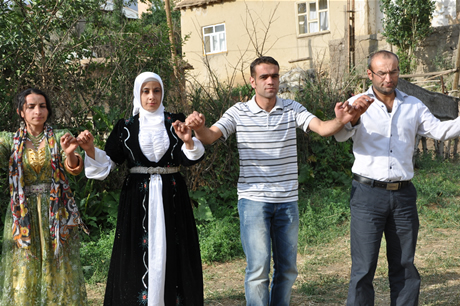 Yüksekova'da 23-24 Temmuz 2011 tarihlerinde evlenen bazı çiftleri sizler için sayfamıza taşıdık. Yüksekova Güncel Ailesi olarak tüm çiftlerimize mutluluklar diliyoruz...