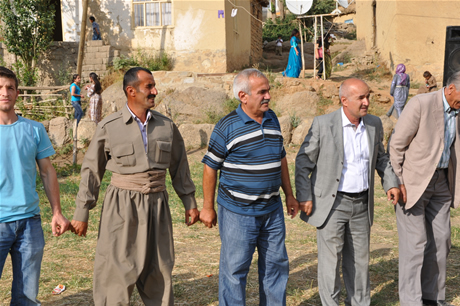 Yüksekova'da 23-24 Temmuz 2011 tarihlerinde evlenen bazı çiftleri sizler için sayfamıza taşıdık. Yüksekova Güncel Ailesi olarak tüm çiftlerimize mutluluklar diliyoruz...