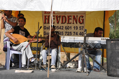 Yüksekova'da 23-24 Temmuz 2011 tarihlerinde evlenen bazı çiftleri sizler için sayfamıza taşıdık. Yüksekova Güncel Ailesi olarak tüm çiftlerimize mutluluklar diliyoruz...