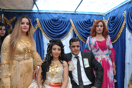 Yüksekova'da 23-24 Temmuz 2011 tarihlerinde evlenen bazı çiftleri sizler için sayfamıza taşıdık. Yüksekova Güncel Ailesi olarak tüm çiftlerimize mutluluklar diliyoruz...