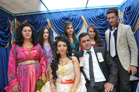 Yüksekova'da 23-24 Temmuz 2011 tarihlerinde evlenen bazı çiftleri sizler için sayfamıza taşıdık. Yüksekova Güncel Ailesi olarak tüm çiftlerimize mutluluklar diliyoruz...