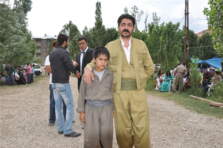 Yüksekova'da 23-24 Temmuz 2011 tarihlerinde evlenen bazı çiftleri sizler için sayfamıza taşıdık. Yüksekova Güncel Ailesi olarak tüm çiftlerimize mutluluklar diliyoruz...