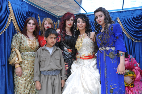 Yüksekova'da 23-24 Temmuz 2011 tarihlerinde evlenen bazı çiftleri sizler için sayfamıza taşıdık. Yüksekova Güncel Ailesi olarak tüm çiftlerimize mutluluklar diliyoruz...