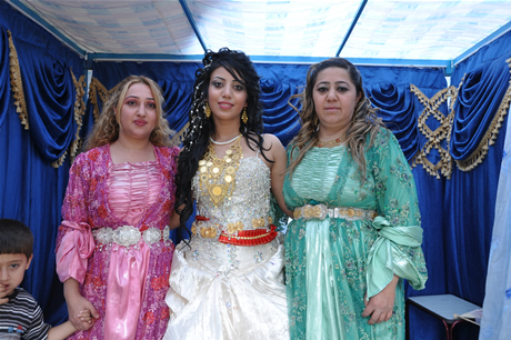 Yüksekova'da 23-24 Temmuz 2011 tarihlerinde evlenen bazı çiftleri sizler için sayfamıza taşıdık. Yüksekova Güncel Ailesi olarak tüm çiftlerimize mutluluklar diliyoruz...