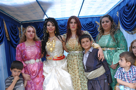 Yüksekova'da 23-24 Temmuz 2011 tarihlerinde evlenen bazı çiftleri sizler için sayfamıza taşıdık. Yüksekova Güncel Ailesi olarak tüm çiftlerimize mutluluklar diliyoruz...