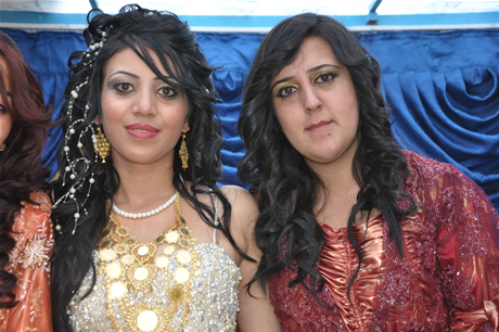 Yüksekova'da 23-24 Temmuz 2011 tarihlerinde evlenen bazı çiftleri sizler için sayfamıza taşıdık. Yüksekova Güncel Ailesi olarak tüm çiftlerimize mutluluklar diliyoruz...