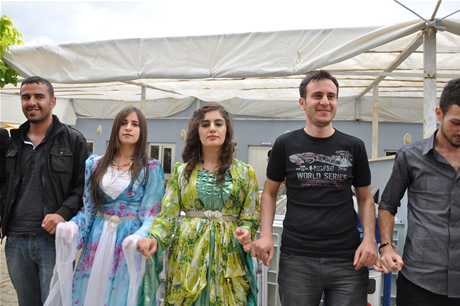 Yüksekova'da 23-24 Temmuz 2011 tarihlerinde evlenen bazı çiftleri sizler için sayfamıza taşıdık. Yüksekova Güncel Ailesi olarak tüm çiftlerimize mutluluklar diliyoruz...