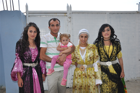 Yüksekova'da 23-24 Temmuz 2011 tarihlerinde evlenen bazı çiftleri sizler için sayfamıza taşıdık. Yüksekova Güncel Ailesi olarak tüm çiftlerimize mutluluklar diliyoruz...