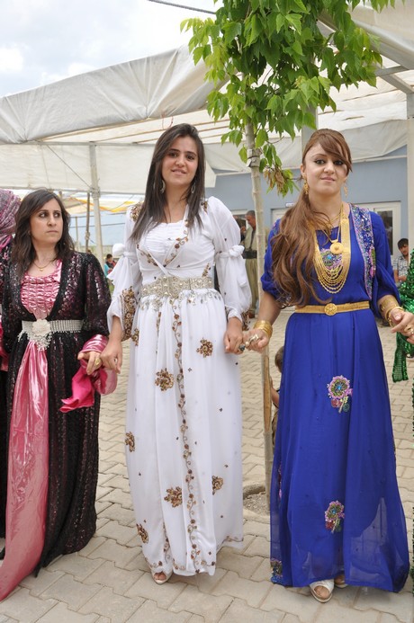 Yüksekova'da 23-24 Temmuz 2011 tarihlerinde evlenen bazı çiftleri sizler için sayfamıza taşıdık. Yüksekova Güncel Ailesi olarak tüm çiftlerimize mutluluklar diliyoruz...