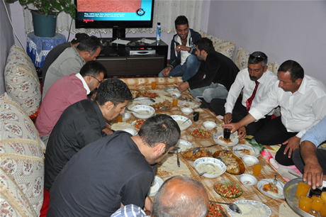 Yüksekova'da 23-24 Temmuz 2011 tarihlerinde evlenen bazı çiftleri sizler için sayfamıza taşıdık. Yüksekova Güncel Ailesi olarak tüm çiftlerimize mutluluklar diliyoruz...