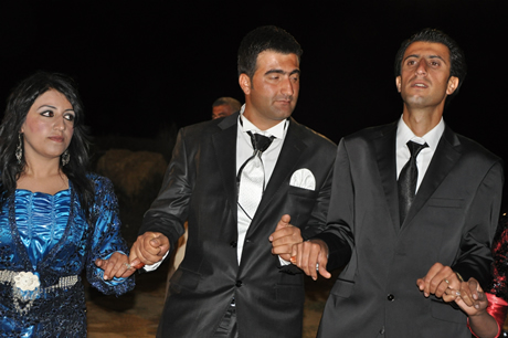 Yüksekova'da 23-24 Temmuz 2011 tarihlerinde evlenen bazı çiftleri sizler için sayfamıza taşıdık. Yüksekova Güncel Ailesi olarak tüm çiftlerimize mutluluklar diliyoruz...