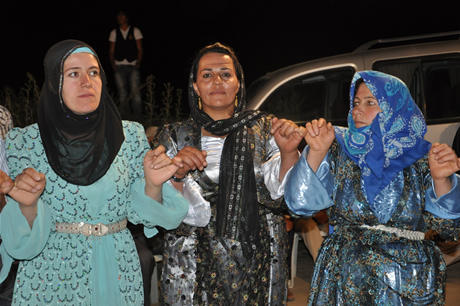 Yüksekova'da 23-24 Temmuz 2011 tarihlerinde evlenen bazı çiftleri sizler için sayfamıza taşıdık. Yüksekova Güncel Ailesi olarak tüm çiftlerimize mutluluklar diliyoruz...