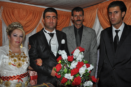 Yüksekova'da 23-24 Temmuz 2011 tarihlerinde evlenen bazı çiftleri sizler için sayfamıza taşıdık. Yüksekova Güncel Ailesi olarak tüm çiftlerimize mutluluklar diliyoruz...