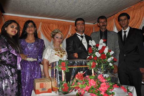 Yüksekova'da 23-24 Temmuz 2011 tarihlerinde evlenen bazı çiftleri sizler için sayfamıza taşıdık. Yüksekova Güncel Ailesi olarak tüm çiftlerimize mutluluklar diliyoruz...