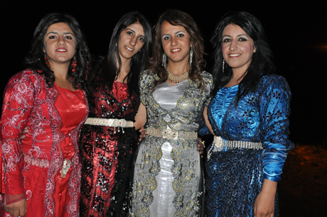 Yüksekova'da 23-24 Temmuz 2011 tarihlerinde evlenen bazı çiftleri sizler için sayfamıza taşıdık. Yüksekova Güncel Ailesi olarak tüm çiftlerimize mutluluklar diliyoruz...