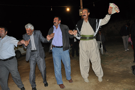 Yüksekova'da 23-24 Temmuz 2011 tarihlerinde evlenen bazı çiftleri sizler için sayfamıza taşıdık. Yüksekova Güncel Ailesi olarak tüm çiftlerimize mutluluklar diliyoruz...