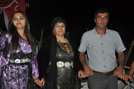 Yüksekova'da 23-24 Temmuz 2011 tarihlerinde evlenen bazı çiftleri sizler için sayfamıza taşıdık. Yüksekova Güncel Ailesi olarak tüm çiftlerimize mutluluklar diliyoruz...