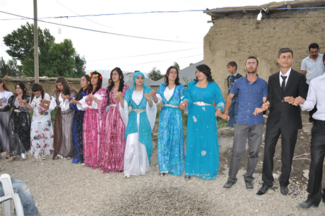 Yüksekova'da 23-24 Temmuz 2011 tarihlerinde evlenen bazı çiftleri sizler için sayfamıza taşıdık. Yüksekova Güncel Ailesi olarak tüm çiftlerimize mutluluklar diliyoruz...