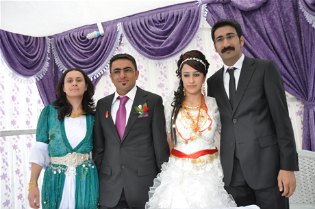 Yüksekova'da 23-24 Temmuz 2011 tarihlerinde evlenen bazı çiftleri sizler için sayfamıza taşıdık. Yüksekova Güncel Ailesi olarak tüm çiftlerimize mutluluklar diliyoruz...