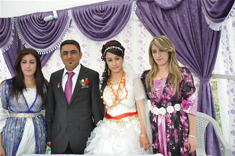 Yüksekova'da 23-24 Temmuz 2011 tarihlerinde evlenen bazı çiftleri sizler için sayfamıza taşıdık. Yüksekova Güncel Ailesi olarak tüm çiftlerimize mutluluklar diliyoruz...